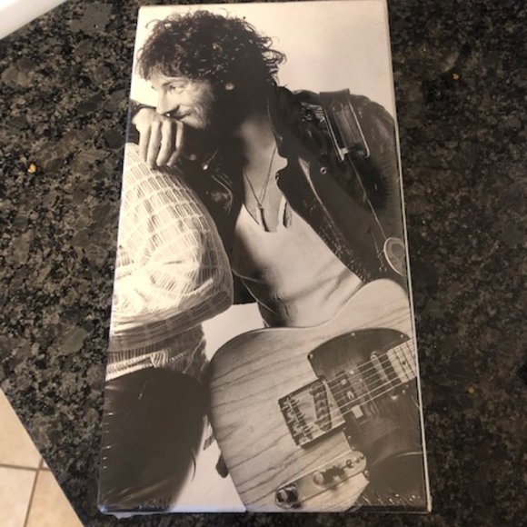 Bruce Springsteen Born to Run 30th Anniversary Ed CD Set. Brand New - Picture 2 of 3